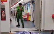 引发地铁乘客恐慌，“病号服”和“绿巨人”被行政处罚！