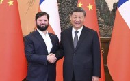 习近平会见智利总统博里奇
