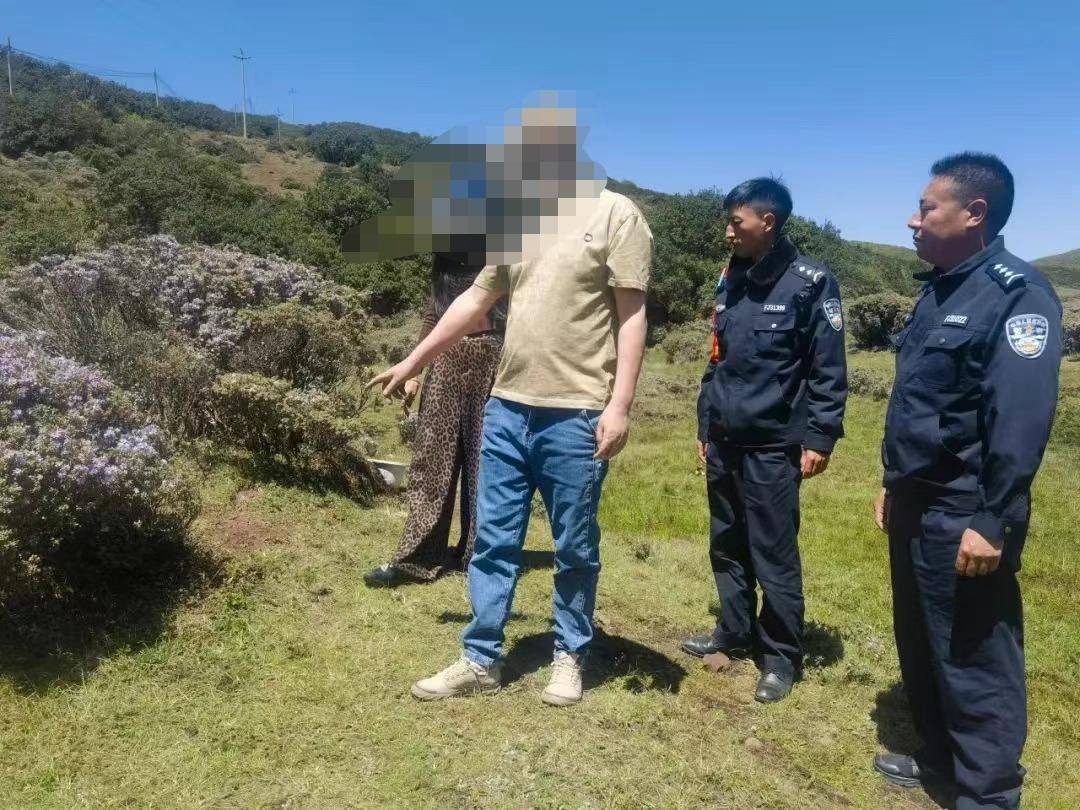 两游客在景区盗挖索玛花 警方：给予行政处罚，两人认识到错误并作郑重道歉